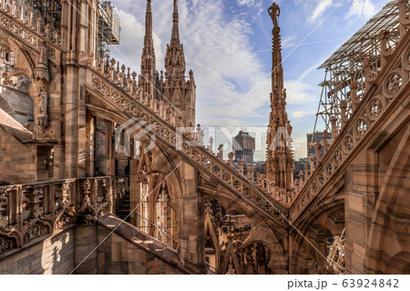 ミラノ　ドゥオーモの内側から見た風景 63924842