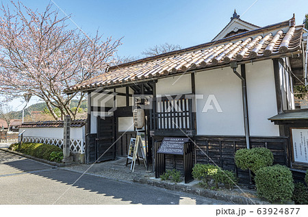 島根県津和野町　快晴の津和野町郷土館 63924877