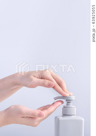 手洗 手洗い 手を洗う 63925055