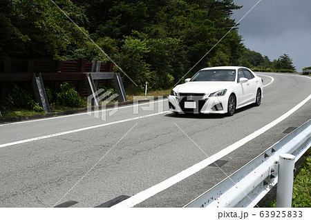 車　走り　セダン 63925833
