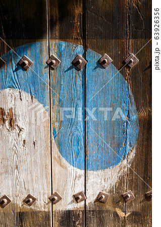 Korean old wooden door background 63926356