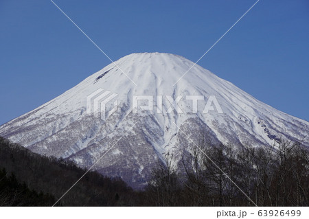 喜茂別町相川ビューポイントパーキングから見る羊蹄山の写真素材