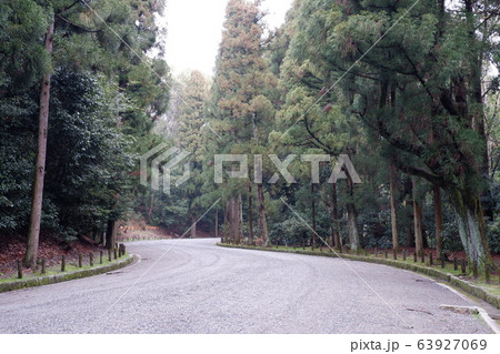 砂利道と林道 63927069