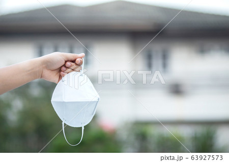 Everyone must wear a respirator before leaving the house Everyone must wear a respirator before leaving the house 63927573