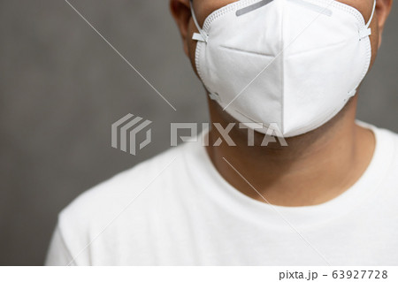 Everyone must wear a respirator before leaving the house 63927728
