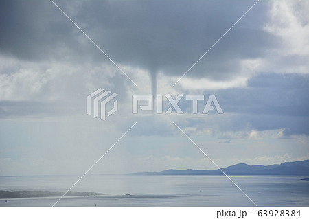 【沖縄・竹富島】ろうと雲 63928384