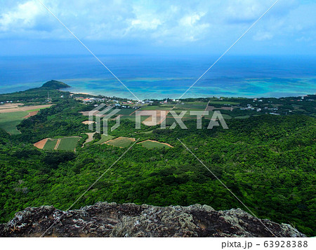 【沖縄・石垣島】野底岳山頂からの眺め 63928388