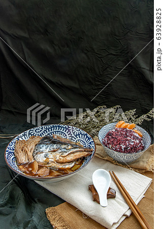 Salmon kabutoni steamed with sweet soya sauce. Salmon kabutoni steamed with sweet soya sauce. 63928825