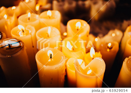 Candlelight background 63929054