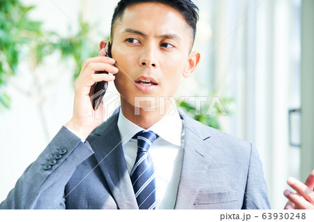 若いビジネスマン 63930248