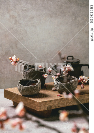 Tea drinking wabi sabi style Tea drinking wabi sabi style 63931265