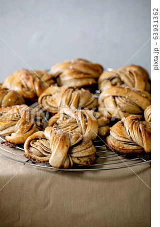 Swedish cardamom buns Kanelbulle 63931362