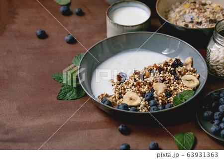 Homemade puffed millet granola 63931363