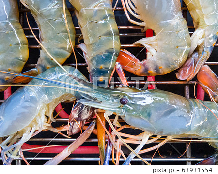 Closeup of the giant freshwater prawn are grilled Closeup of the giant freshwater prawn are grilled 63931554