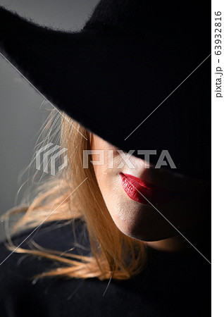 A Woman With Red Lips In A Black Hat A Woman With Red Lips In A Black Hat 63932816