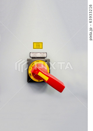 高電圧用大型スイッチのアップ。素材イメージ用 63933216