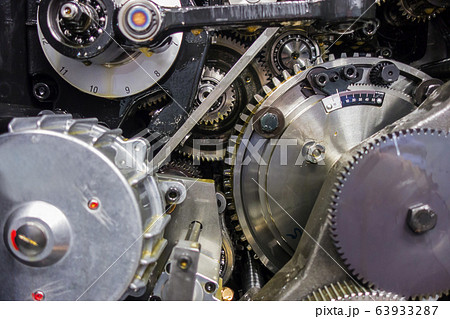 印刷機の駆動歯車群。精密機械、メカニカルイメージ 63933287