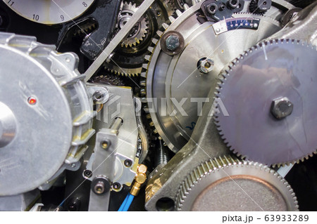印刷機の駆動歯車群。精密機械、メカニカルイメージ 63933289