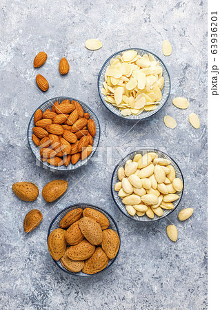 Raw fresh almonds with shell,without shelll,almond slices on grey concrete background,top view 63936201