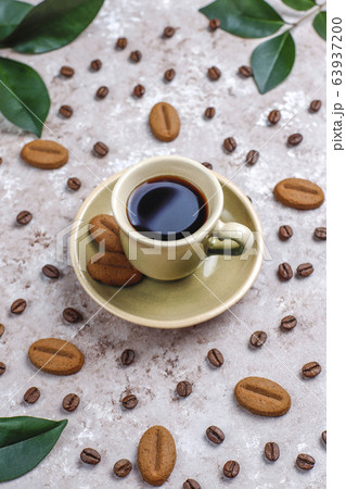 Composition with roasted coffee beans and coffe bean shaped cookies 63937200
