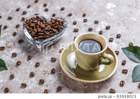 Composition with roasted coffee beans and coffe bean shaped cookies 63938023