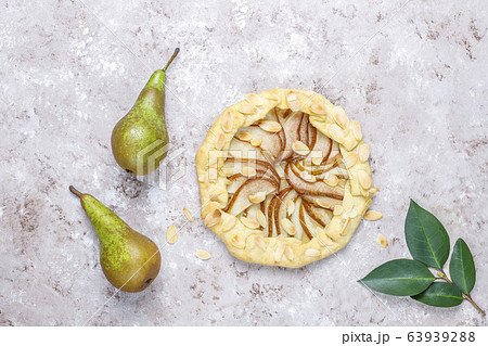 Homemade pear galette pie with almond leaves and fresh ripe green pears Homemade pear galette pie with almond leaves and fresh ripe green pears 63939288