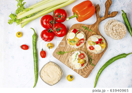 Open sandwiches of rice cakes with hummus , vegetables and quail egg, healthy breakfast or lunch 63940965