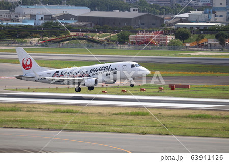 車いすラグビー日本代表を応援する日本航空機 63941426