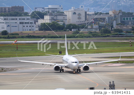 伊丹空港に着陸したボーイング737 63941431