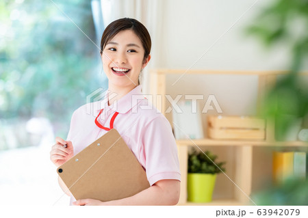 介護イメージ　介護士　介護スタッフ 63942079