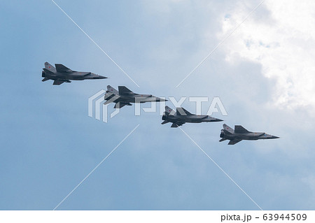 ミグ MiG-31 フォックスハウンド 編隊飛行 ミグ MiG-31 フォックスハウンド 編隊飛行 63944509