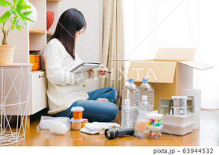 乳幼児がいる家庭の防災対策　備蓄　管理　コピースペース 63944532