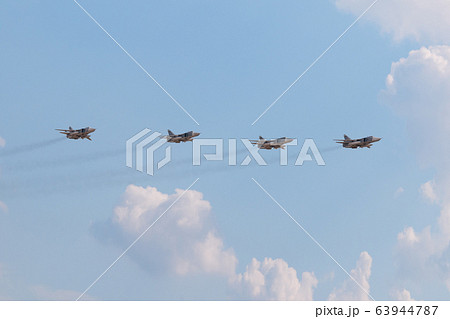 スホーイSu-24Mフェンサー編隊飛行 63944787