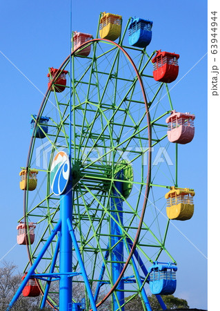 国分城山公園の観覧車と青い空 国分城山公園の観覧車と青い空 63944944