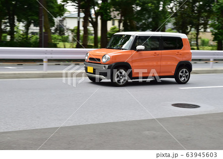 車 走り 軽自動車の写真素材