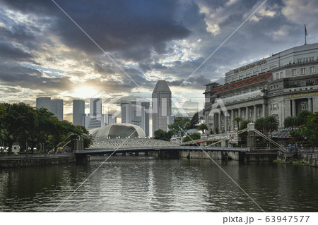 Cavenagh Bridge in Singapore Cavenagh Bridge in Singapore 63947577