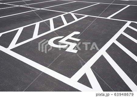 車椅子用駐車スペース 車椅子用駐車スペース 63948679