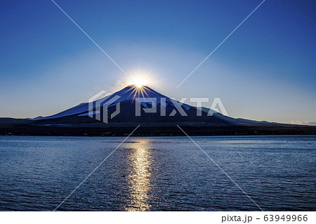 ダイヤモンド富士と山中湖 63949966