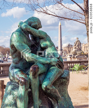 Bronze statue The Kiss by Auguste Rodin in the Tuileries Garden - Paris 63958668