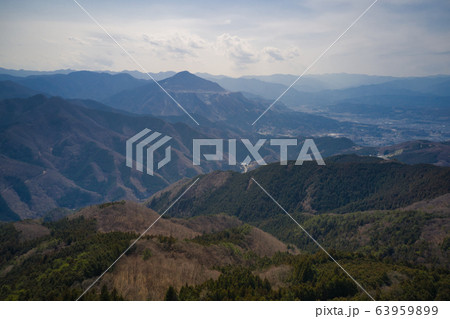 外秩父 丸山山頂からの武甲山・奥秩父の眺め 埼玉県秩父市・横瀬町(ドローンによる空撮) 外秩父 丸山山頂からの武甲山・奥秩父の眺め 埼玉県秩父市・横瀬町(ドローンによる空撮) 63959899