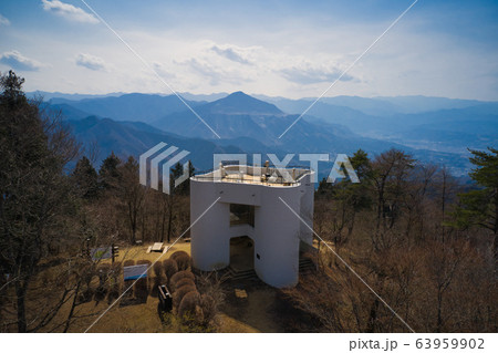 外秩父　丸山山頂展望台と武甲山・奥秩父の眺め　埼玉県秩父市・横瀬町（ドローンによる空撮） 63959902