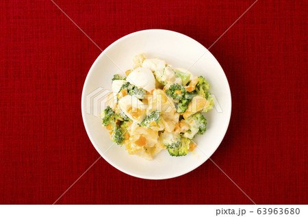 ブロッコリーとカリフラワーの玉子サラダ 63963680
