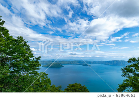 【青森県十和田湖】御鼻部山から眺める十和田湖の夏 【青森県十和田湖】御鼻部山から眺める十和田湖の夏 63964663