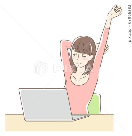 パソコンの前でストレッチをする女性 パソコンの前でストレッチをする女性 63966382