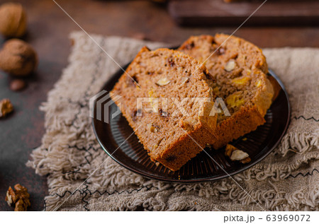 Sweet and heathy banana bread 63969072