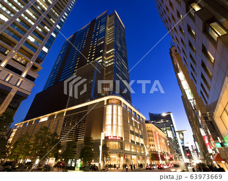 東京都　夕暮れの日本橋中央通り 63973669