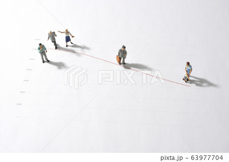 グラフ　データ　人口減少 63977704