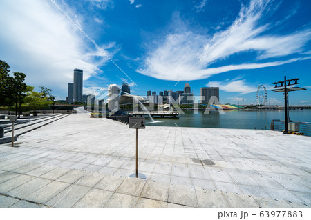 新型コロナウイルスの流行により人通りの少なくなったシンガポール・マーライオンパーク 新型コロナウイルスの流行により人通りの少なくなったシンガポール・マーライオンパーク 63977883