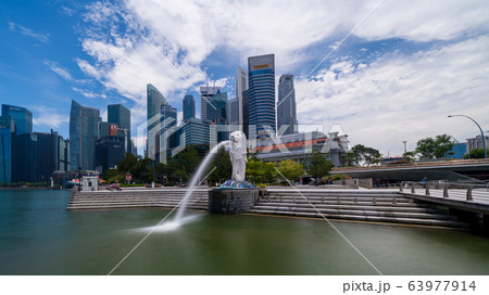 都市封鎖で人のいなくなったマーライオンパーク 63977914