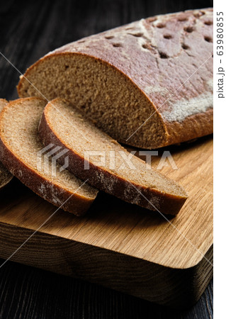 Yeast-free brown bread on wooden cutting board 63980855